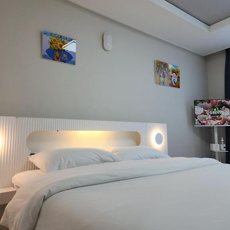 Daegu Star B&B Dsr Hotel Lily Guestroom Exterior photo