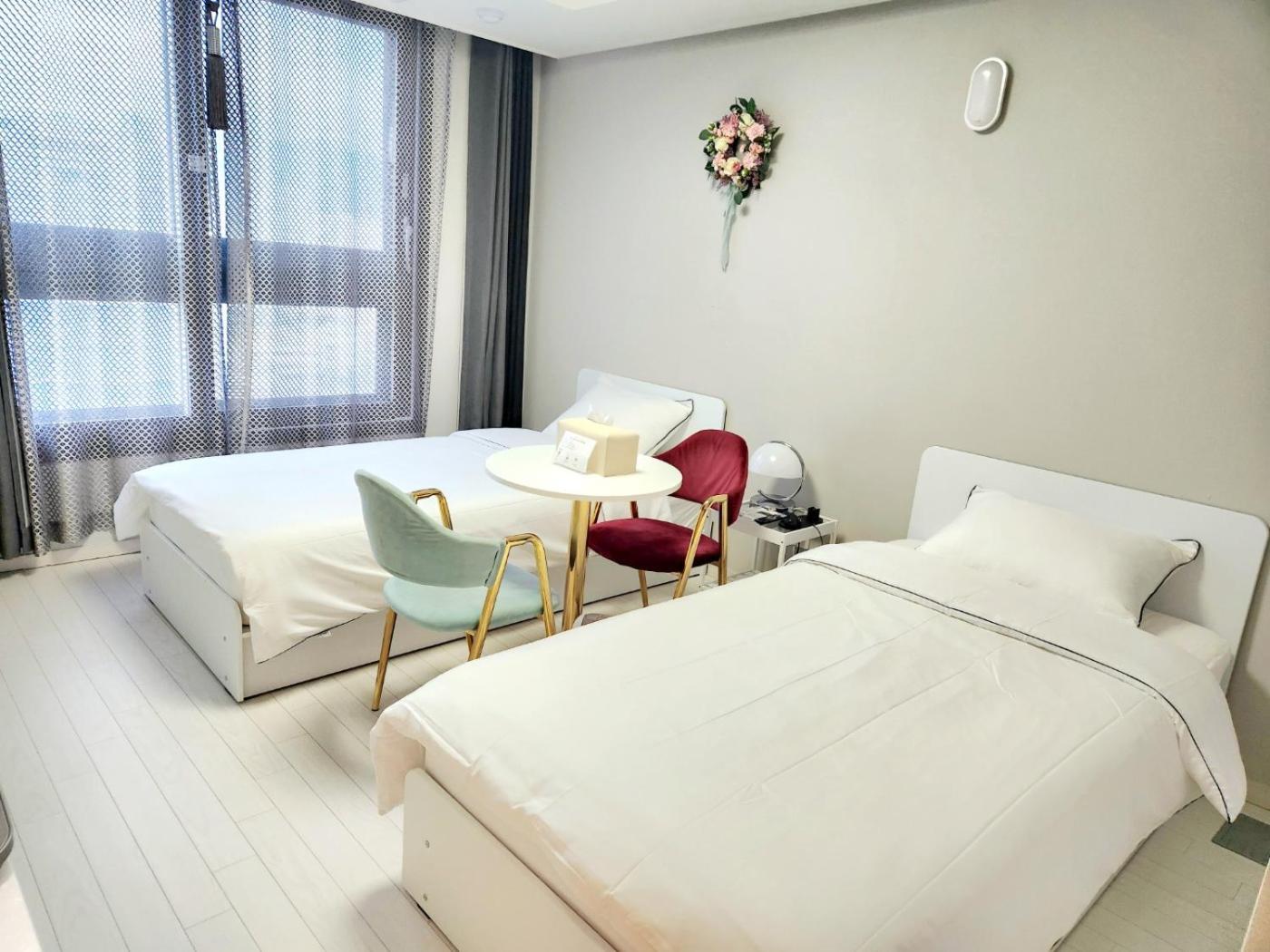 Daegu Star B&B Dsr Hotel Lily Guestroom Exterior photo