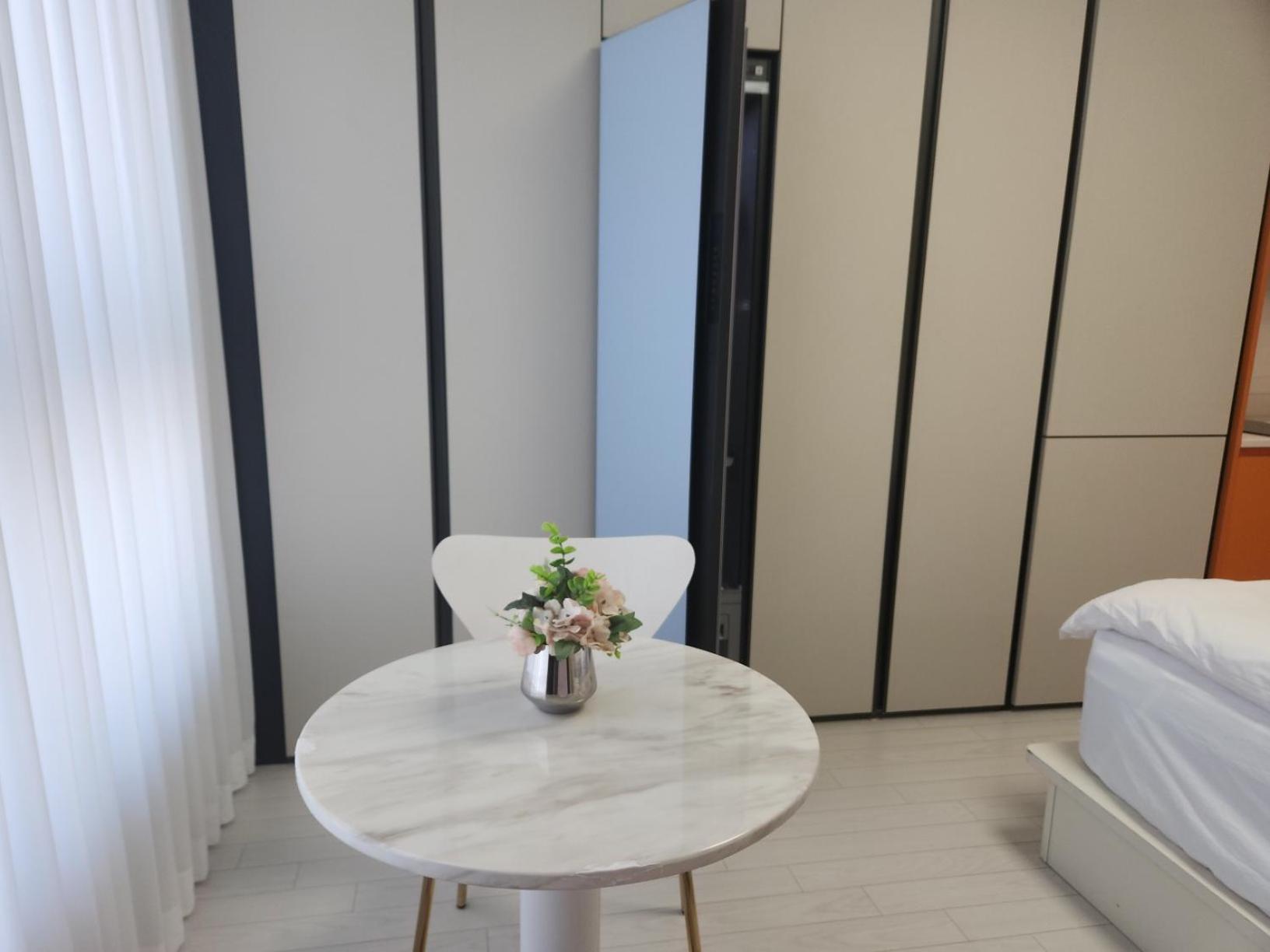 Daegu Star B&B Dsr Hotel Lily Guestroom Exterior photo
