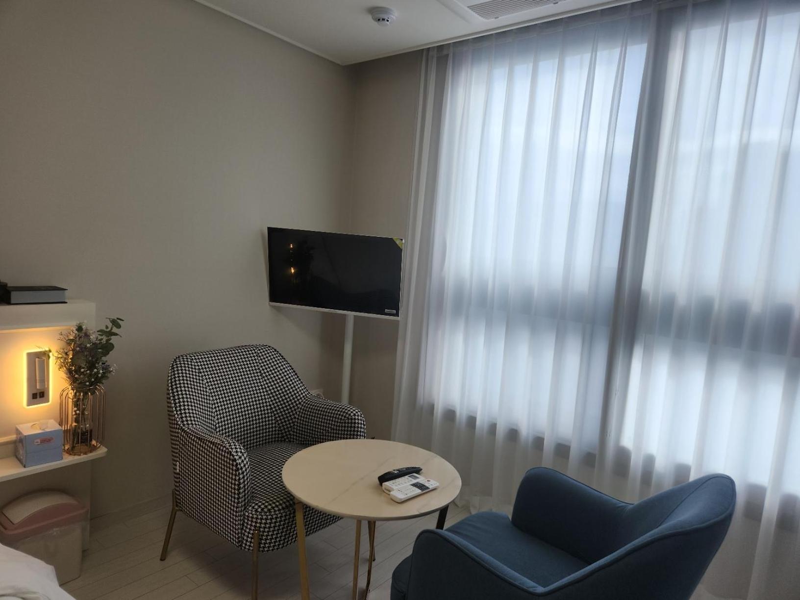 Daegu Star B&B Dsr Hotel Lily Guestroom Exterior photo