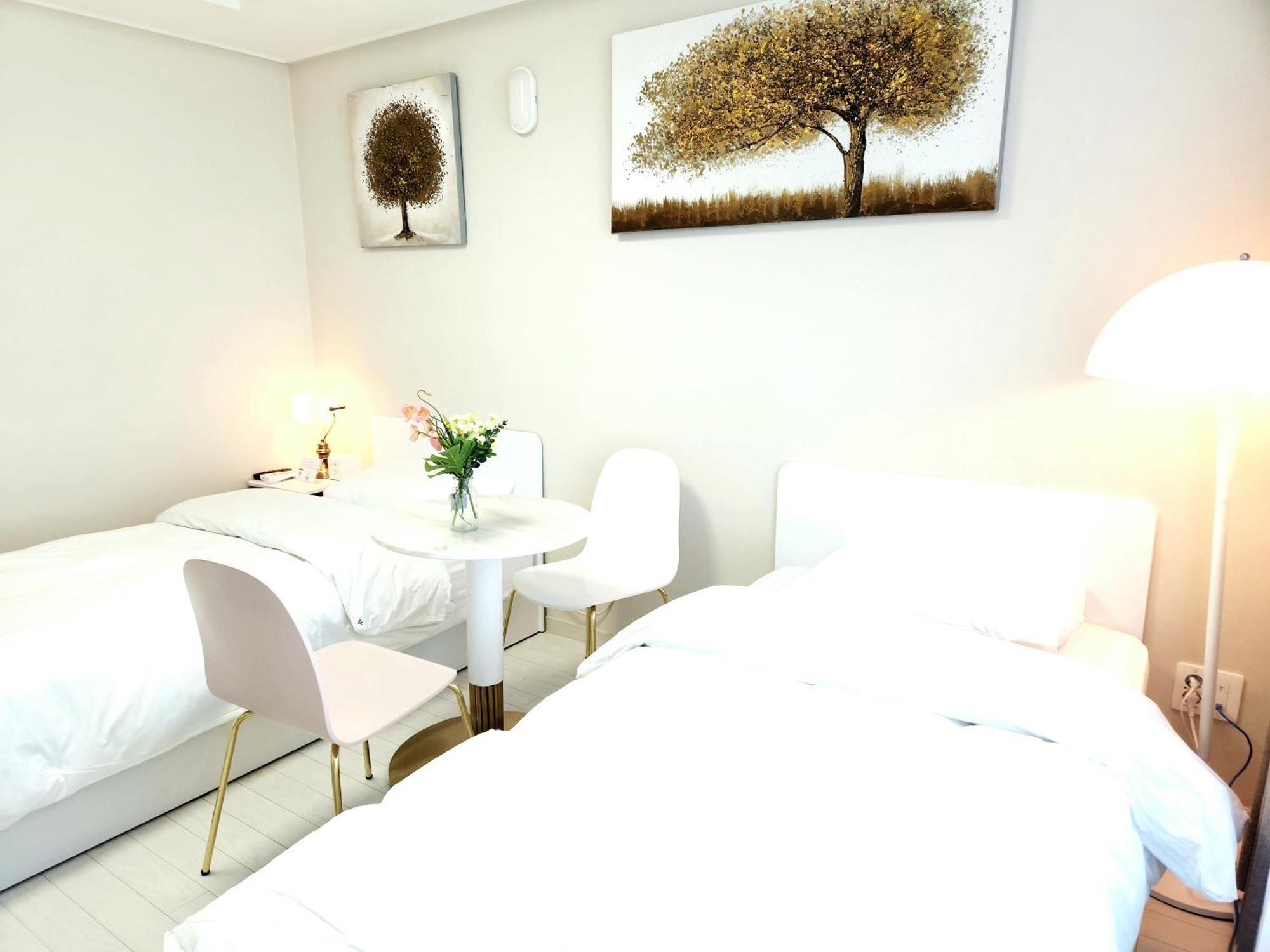 Daegu Star B&B Dsr Hotel Lily Guestroom Room photo