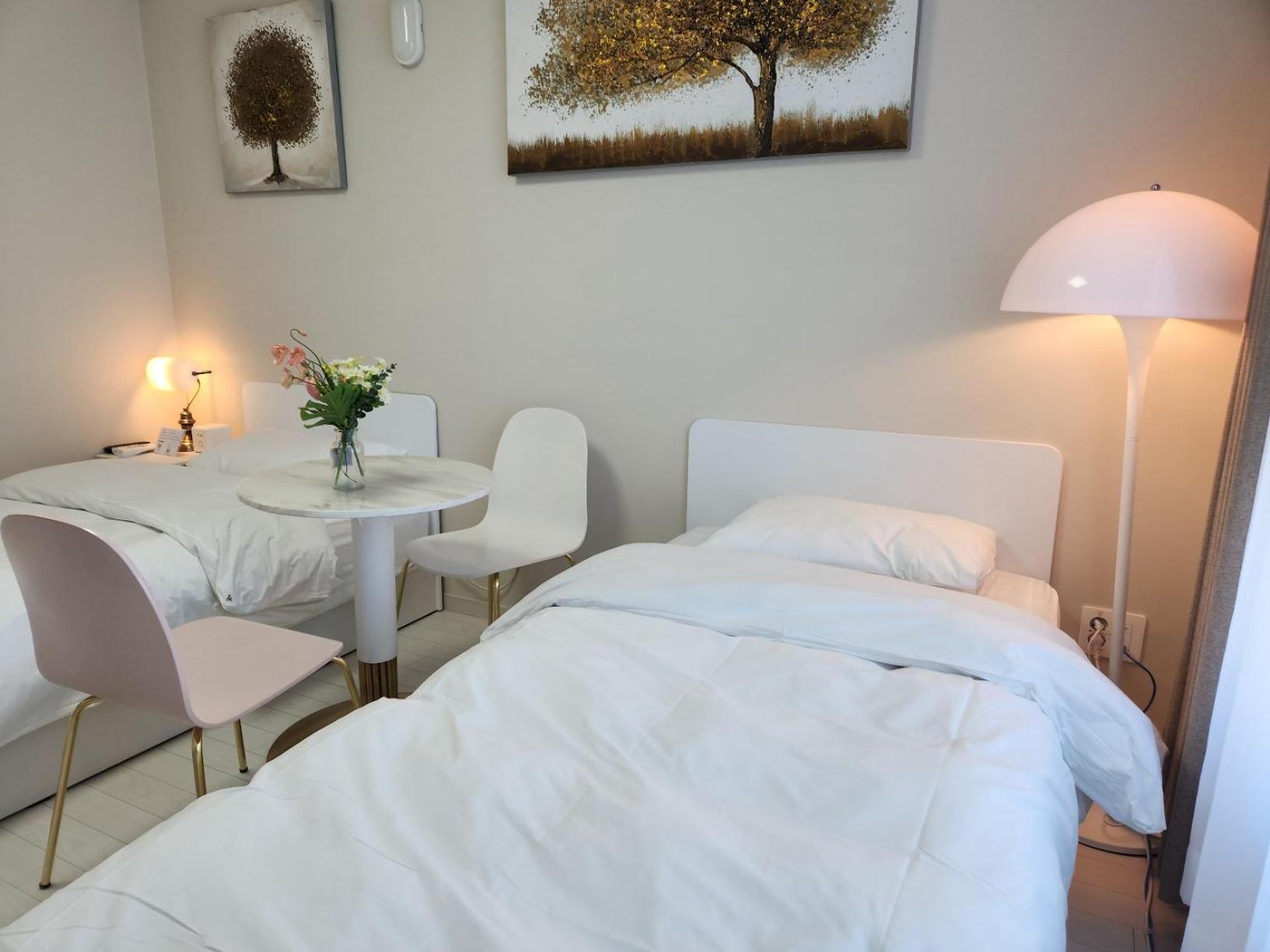 Daegu Star B&B Dsr Hotel Lily Guestroom Room photo