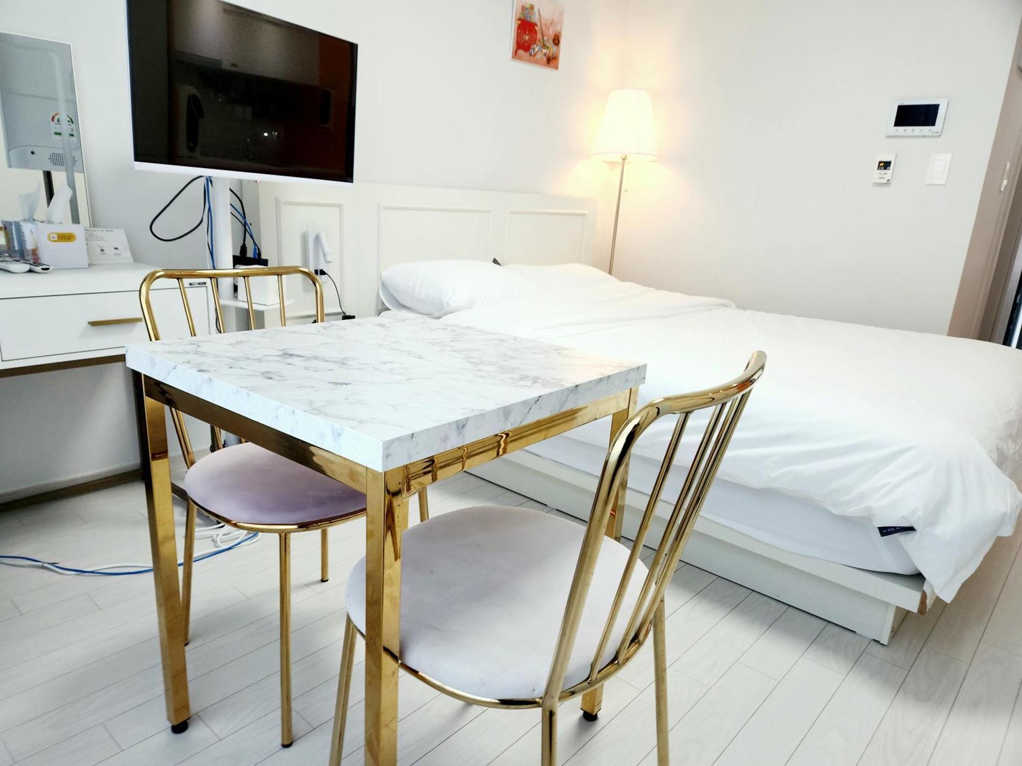 Daegu Star B&B Dsr Hotel Lily Guestroom Room photo